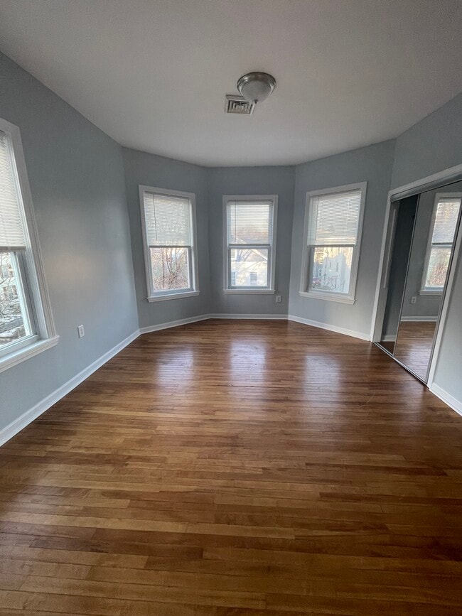 9 Townsend St, Unit 3 in Worcester, MA - Foto de edificio - Building Photo