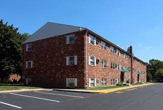 Stonebridge Run Apartments in Bristol, PA - Building Photo - Building Photo