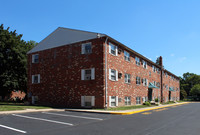 Stonebridge Run Apartments in Bristol, PA - Foto de edificio - Building Photo