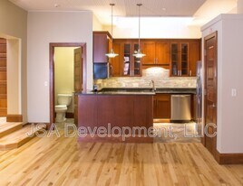 223 W 4th St in Waterloo, IA - Building Photo