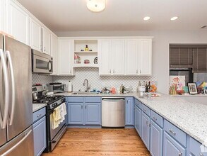 2003 W Superior St in Chicago, IL - Building Photo - Building Photo