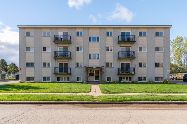 437 Hazel St in Waterloo, ON - Building Photo - Building Photo