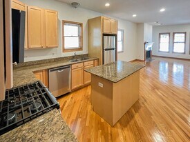 1319 W Belmont Ave, Unit 2 in Chicago, IL - Building Photo