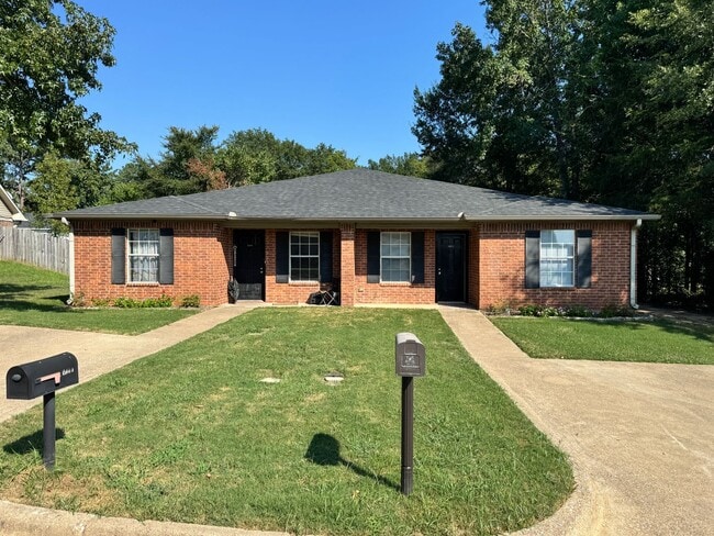 16011 Echo Glen Dr in Tyler, TX - Building Photo - Building Photo