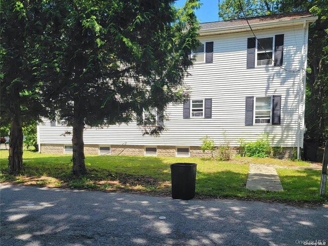 149 Washington Dr in Mastic Beach, NY - Building Photo - Building Photo