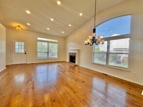 1825 Red Bud Rd in Bolingbrook, IL - Building Photo - Building Photo