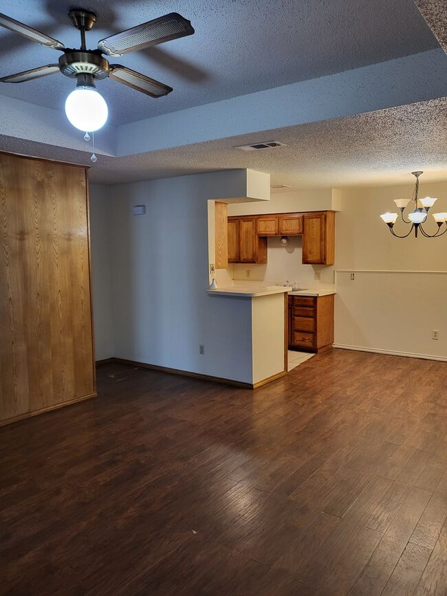 808 Austin St in Arlington, TX - Building Photo - Building Photo