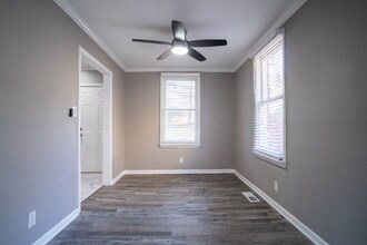 2912 Glenwood Ave SE in Atlanta, GA - Foto de edificio - Building Photo