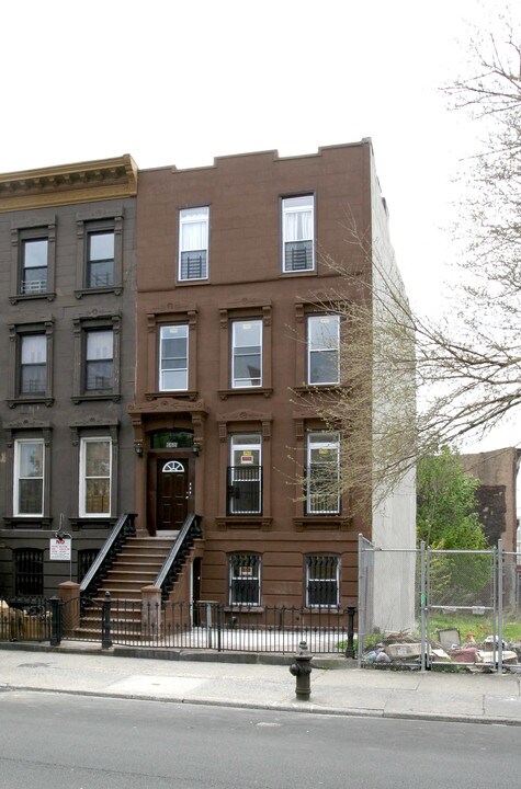 668 Greene Ave in Brooklyn, NY - Building Photo