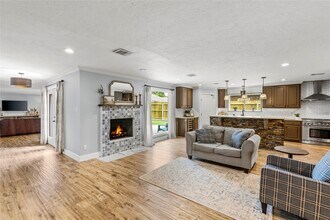 112 April Wind Dr E in Montgomery, TX - Building Photo - Building Photo