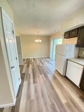 4327 Ludwick Blvd in Columbia, MO - Foto de edificio - Building Photo