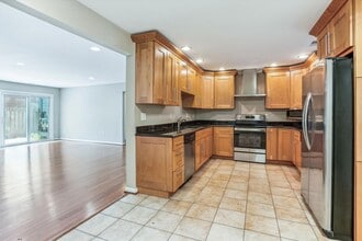 102 Barnsfield Ct in Gaithersburg, MD - Building Photo - Building Photo