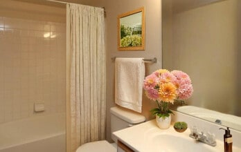 Harbour Cove Apartments in Cincinnati, OH - Building Photo - Building Photo