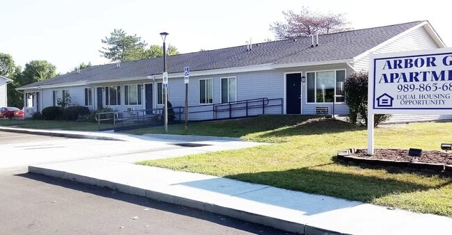 130 W North St in St Charles, MI - Building Photo - Building Photo