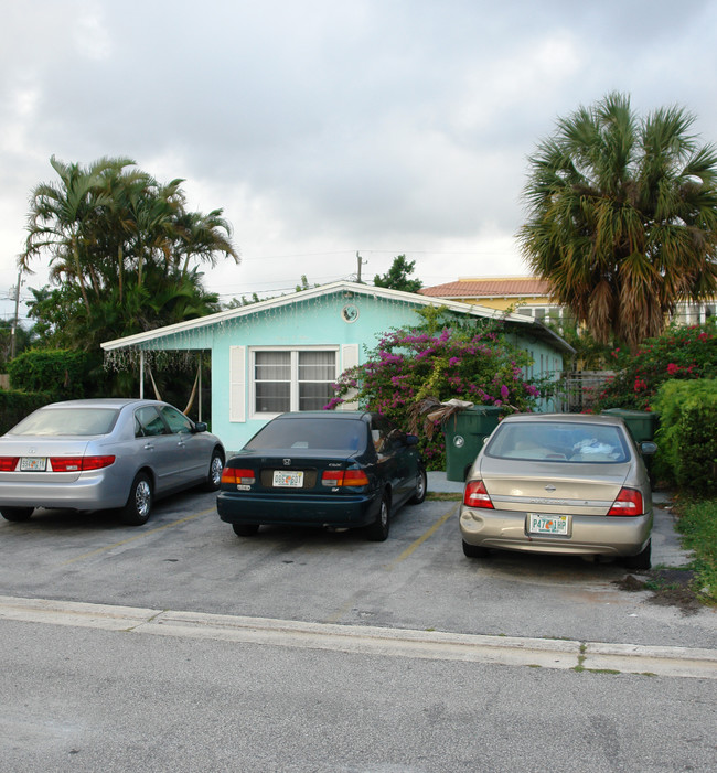 1109 NE 16th Ter in Fort Lauderdale, FL - Building Photo - Building Photo