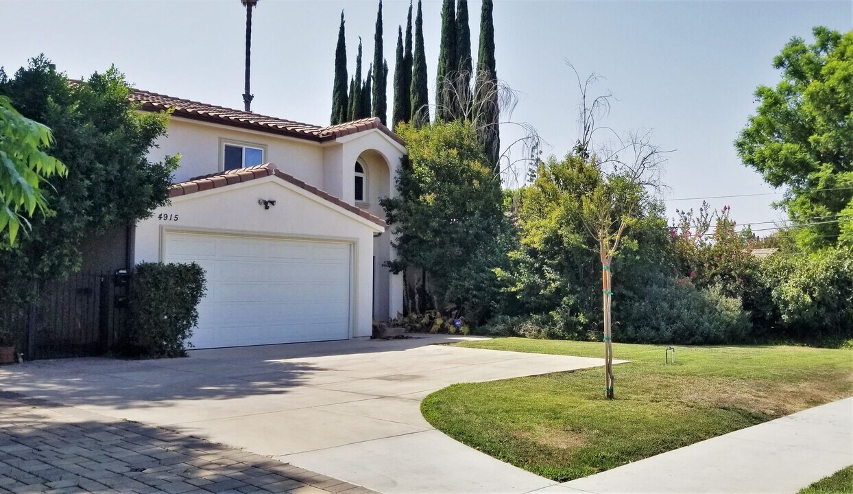 4915 Densmore Ave in Encino, CA - Building Photo