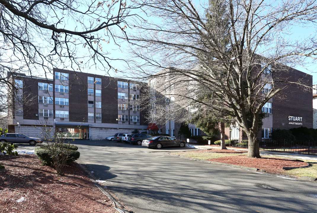 Stuart Apartments in Hartford, CT - Foto de edificio