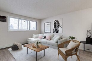 Camden Villa in Medicine Hat, AB - Building Photo