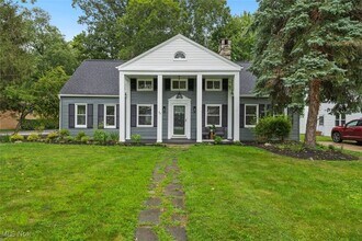 22 E Shore Blvd in Timberlake, OH - Building Photo - Building Photo