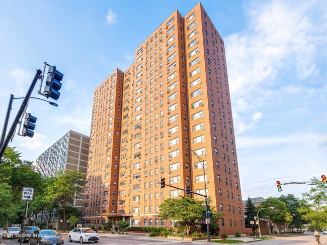 property at 2909 N Sheridan Rd