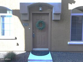 2725 E Mine Creek Rd in Phoenix, AZ - Building Photo