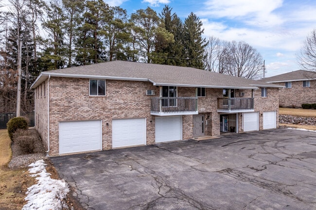 Clintonville Park Apartments in Clintonville, WI - Foto de edificio - Building Photo