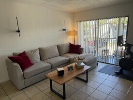 7180 NW 179th St in Hialeah, FL - Building Photo