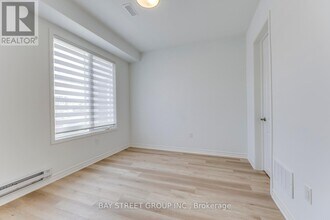 3040 Merrick Rd in Oakville, ON - Building Photo - Building Photo