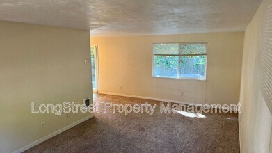 2704 NW Angelica Dr in Corvallis, OR - Building Photo - Building Photo