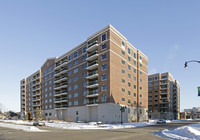 Library Courte Condominiums in Des Plaines, IL - Foto de edificio - Building Photo