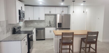 2431 Welch St in Ft. Myers, FL - Building Photo - Building Photo