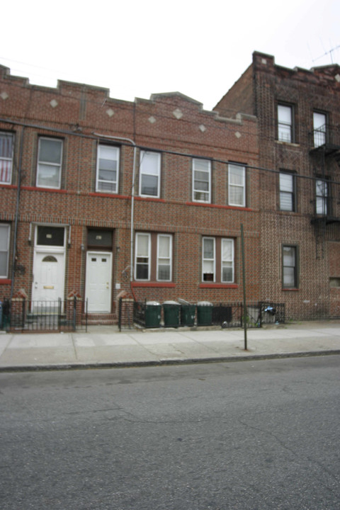 41 Newport St in Brooklyn, NY - Foto de edificio