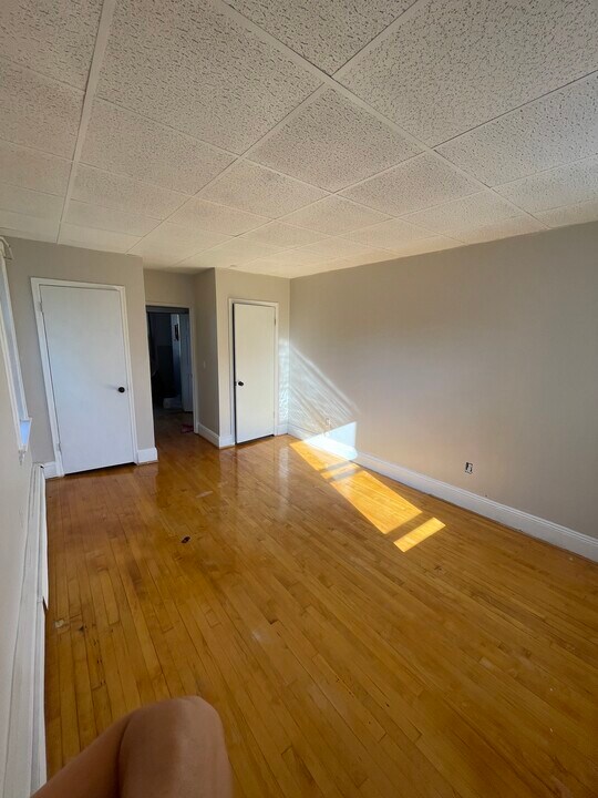 418 4th St, Unit 1 in Carlstadt, NJ - Building Photo