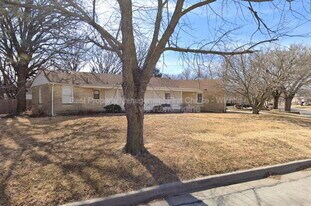 305 S Bleckley Dr in Wichita, KS - Building Photo