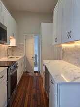 32 Farewell St in Newport, RI - Foto de edificio - Building Photo