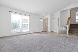 706 Windy Hill Ln in Galloway, OH - Foto de edificio - Building Photo