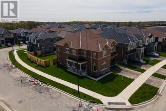 496 Skinner Rd in Hamilton, ON - Building Photo - Building Photo