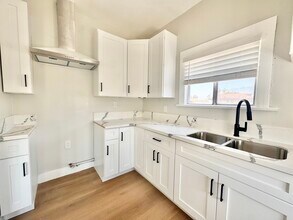194 W 41st Pl in Los Angeles, CA - Building Photo - Building Photo