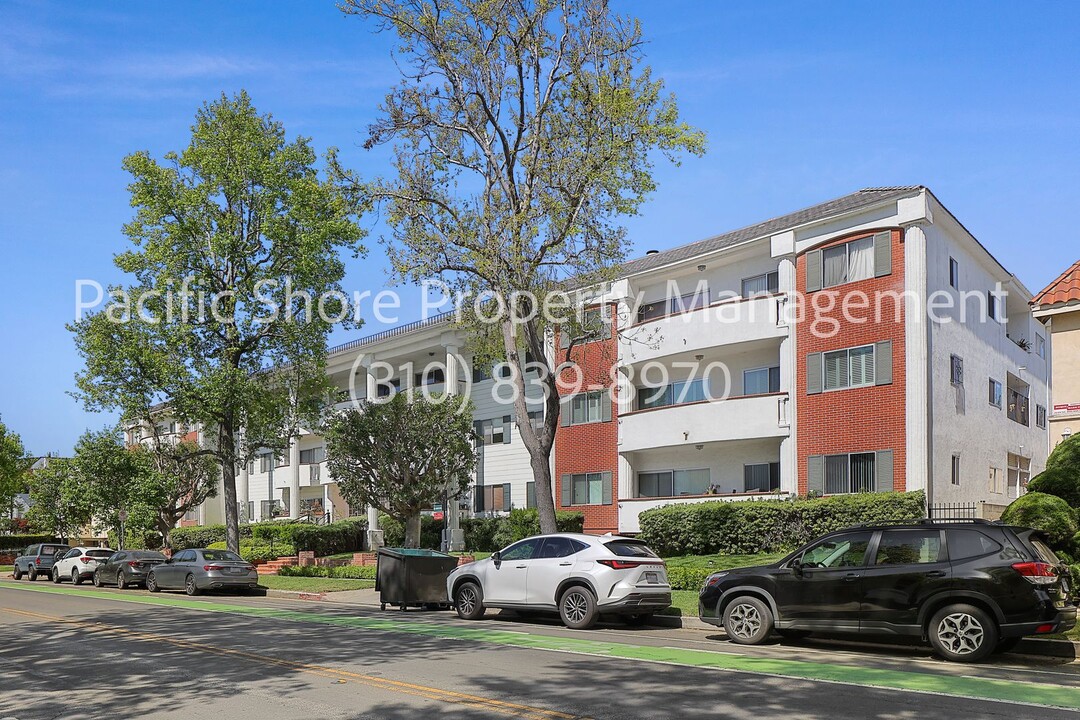 521 Montana Ave in Santa Monica, CA - Foto de edificio