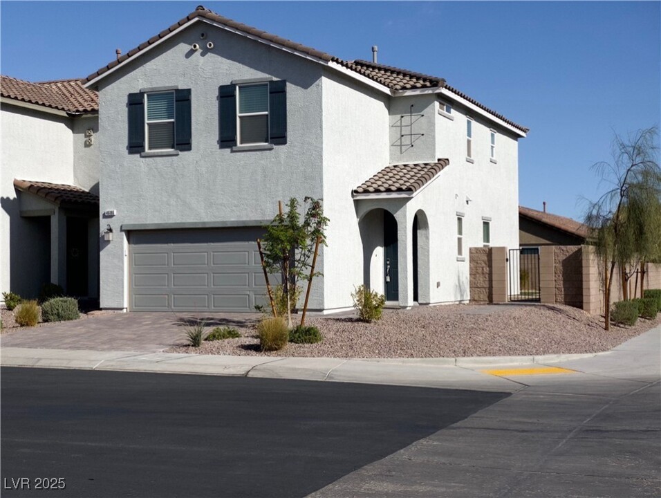 4686 Mystic Quartz Ct in Las Vegas, NV - Building Photo
