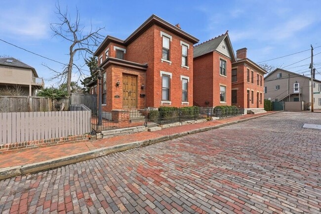 114 E Beck St in Columbus, OH - Building Photo - Building Photo