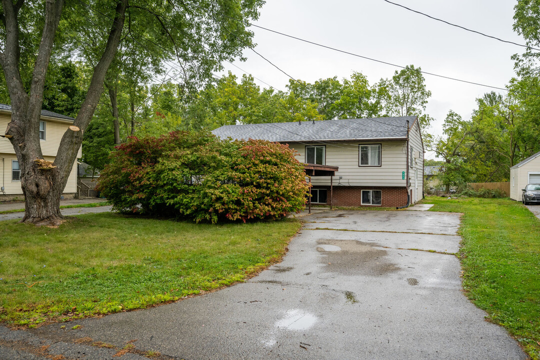 1549 Mount Vernon Ave in East Lansing, MI - Foto de edificio