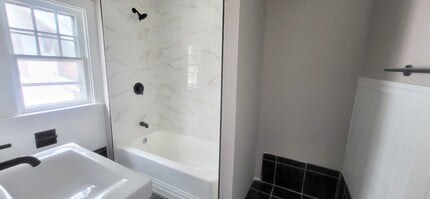 2008 N Anthony Blvd in Fort Wayne, IN - Building Photo - Building Photo