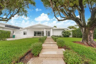 801 NE 76th St in Miami, FL - Building Photo