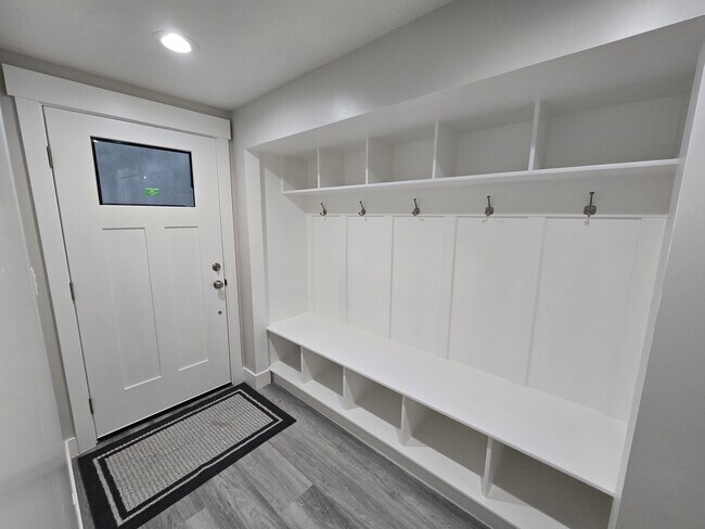 2431 E Weeping Willow Way, Unit In-Law /Basement Apartmen in Eagle Mountain, UT - Building Photo - Building Photo