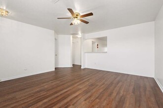 2111 Roatan Calle in Dickinson, TX - Building Photo - Building Photo