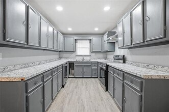 1412 Chase Ave in Cleburne, TX - Building Photo - Building Photo