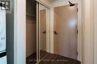 28 Interchange Wy in Vaughan, ON - Building Photo - Building Photo