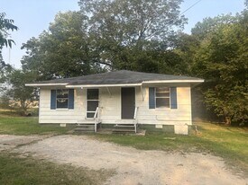 301 College Ave in Tupelo, MS - Building Photo