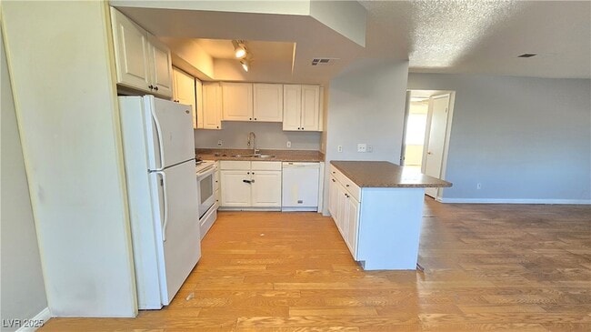 1600 Burningwood Ln, Unit 201 in Las Vegas, NV - Building Photo - Building Photo